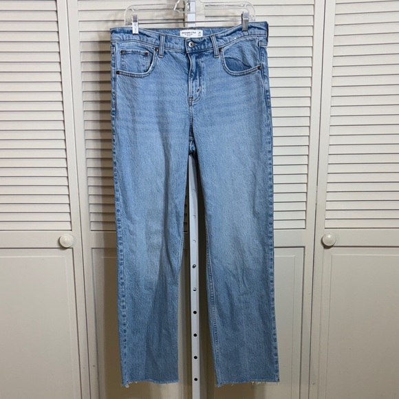 Abercrombie & Fitch Mid Rise 90's Straight Raw Hem Jean Size 30 Regular - Picture 7 of 16
